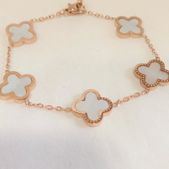 Handmade Jewelry - Women's Clover Bracelet White 7" 18K Gold Plated Over Stainless Steel